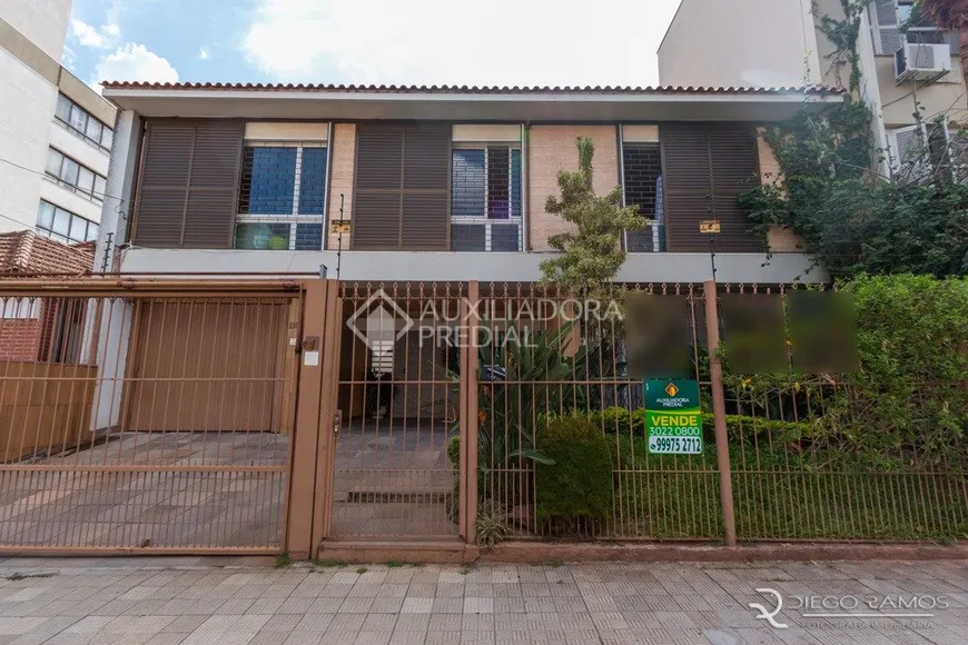 Foto 1 de Casa com 3 Quartos à venda, 361m² em Rio Branco, Porto Alegre