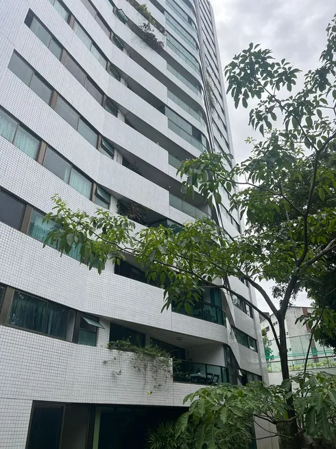 Foto 1 de Apartamento com 4 Quartos para alugar, 132m² em Graças, Recife