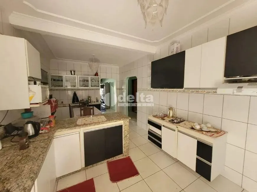 Foto 1 de Casa com 4 Quartos à venda, 290m² em Alto Umuarama, Uberlândia