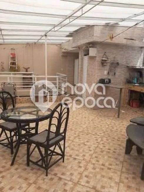 Foto 1 de Casa com 3 Quartos à venda, 230m² em Catete, Rio de Janeiro