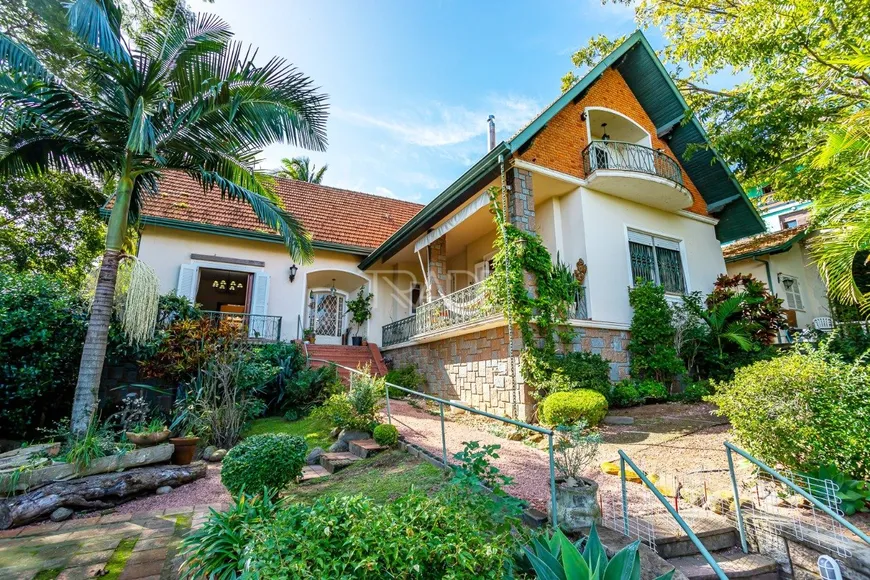 Foto 1 de Casa com 4 Quartos à venda, 374m² em Vila Assunção, Porto Alegre