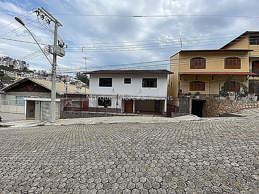 Foto 1 de Casa com 4 Quartos à venda, 450m² em Quintas das Avenidas, Juiz de Fora