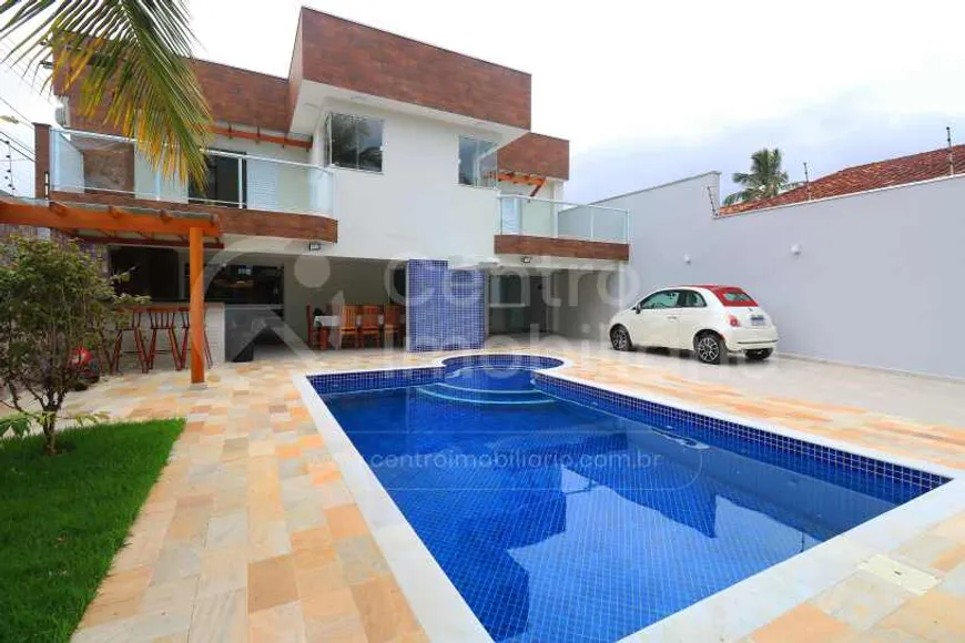 Foto 1 de Casa com 3 Quartos à venda, 200m² em Estancia Sao Jose, Peruíbe