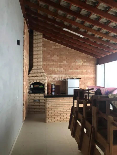 Foto 1 de Casa com 4 Quartos à venda, 230m² em Jardim Inconfidência, Uberlândia