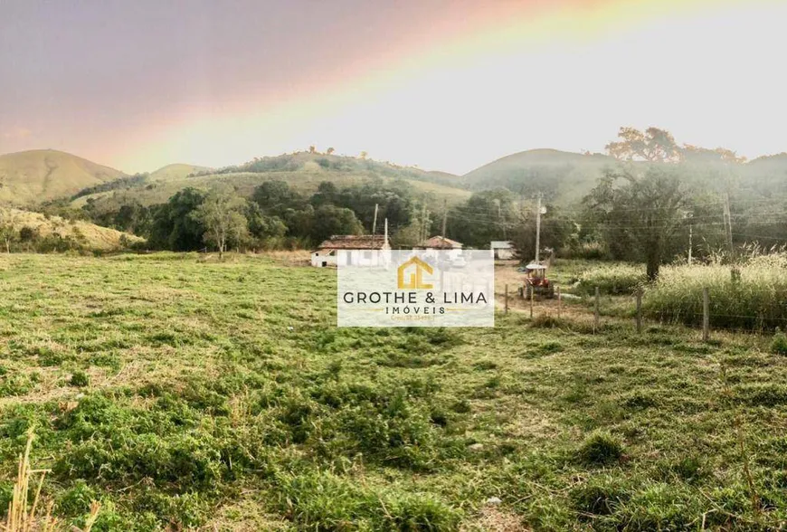 Foto 1 de Fazenda/Sítio com 3 Quartos à venda, 200m² em , Cachoeira Paulista