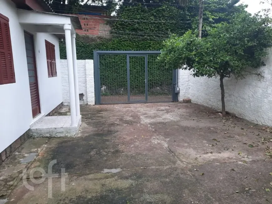 Foto 1 de Casa com 2 Quartos à venda, 60m² em Medianeira, Porto Alegre