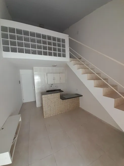 Foto 1 de Apartamento com 1 Quarto para alugar, 30m² em Miragem, Lauro de Freitas