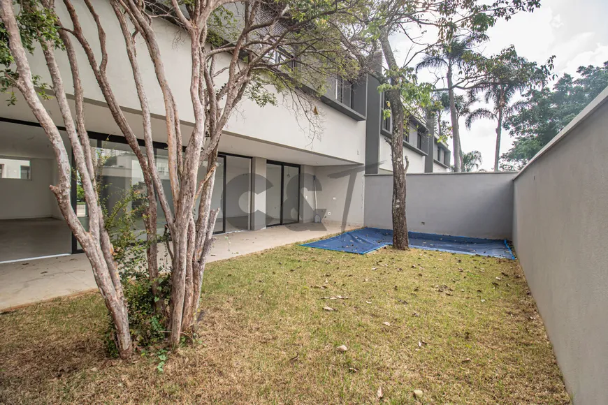 Foto 1 de Casa de Condomínio com 4 Quartos para venda ou aluguel, 400m² em Campo Belo, São Paulo