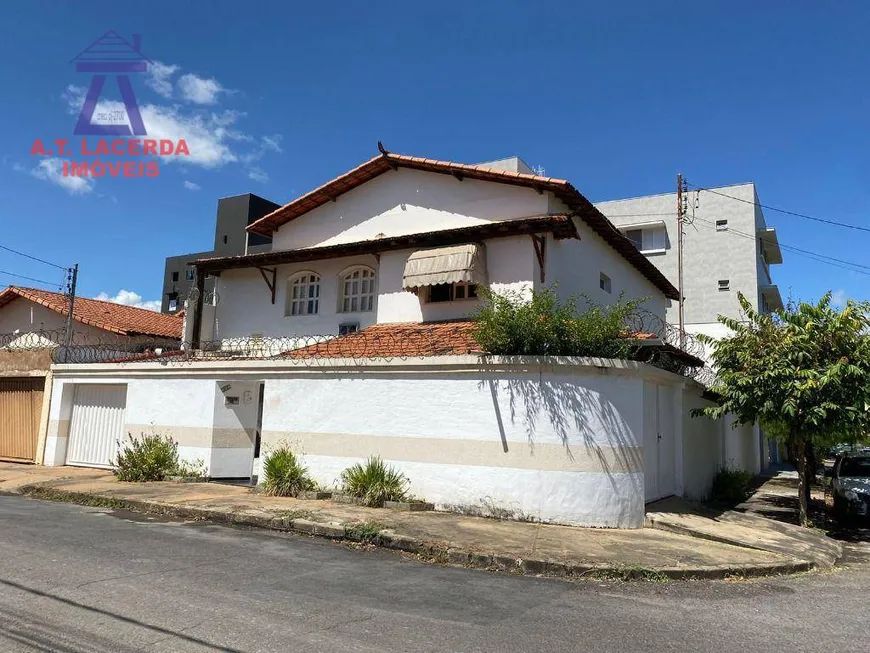 Foto 1 de Casa com 5 Quartos à venda, 400m² em Todos os Santos, Montes Claros