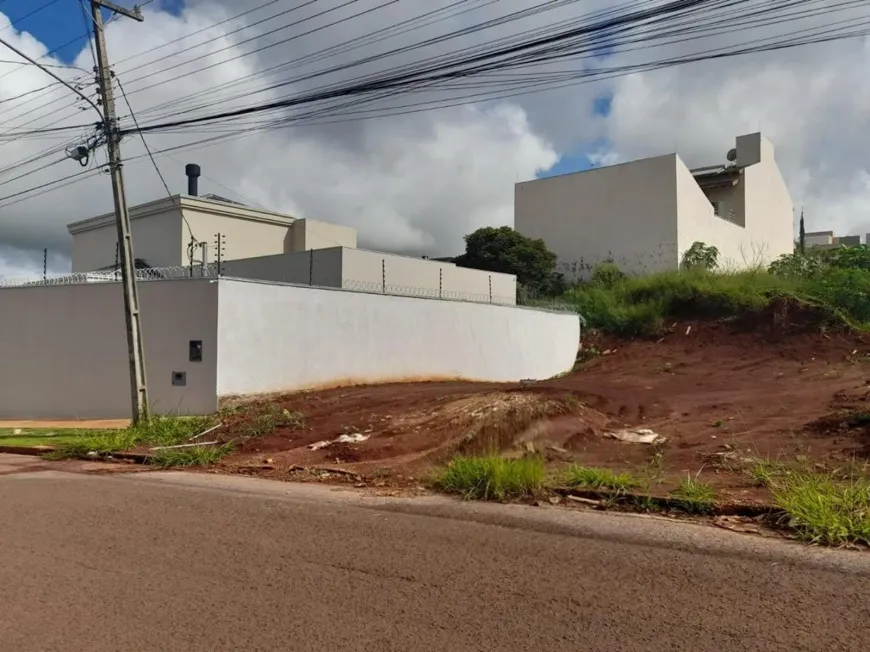 Foto 1 de Lote/Terreno com 1 Quarto à venda, 401m² em Vila Nasser, Campo Grande