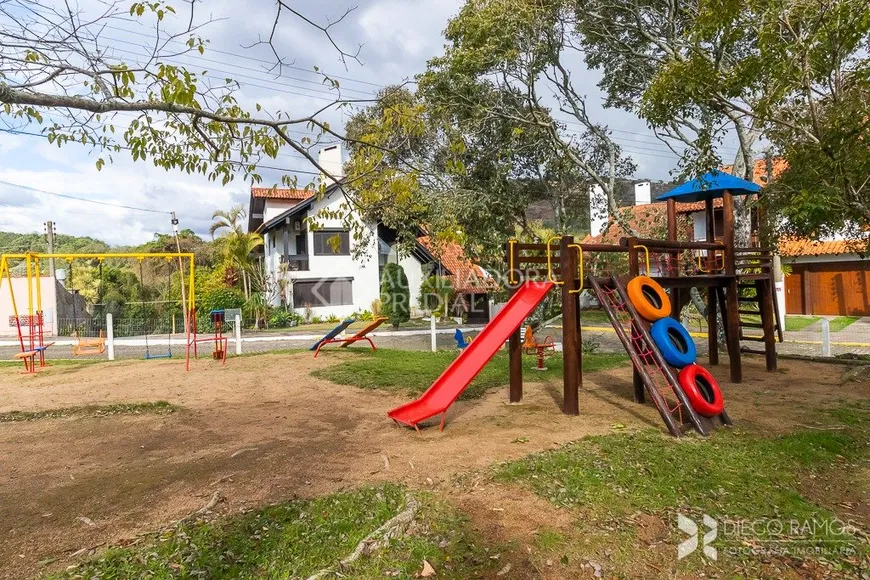 Foto 1 de Casa de Condomínio com 4 Quartos à venda, 250m² em Espiríto Santo, Porto Alegre