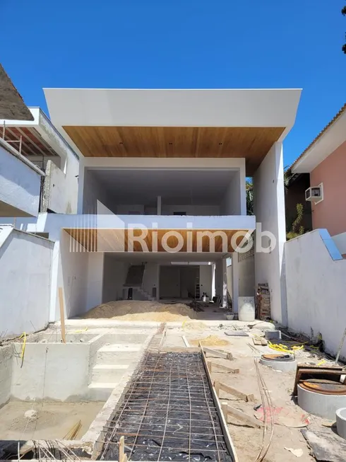 Foto 1 de Casa com 3 Quartos à venda, 450m² em Barra da Tijuca, Rio de Janeiro