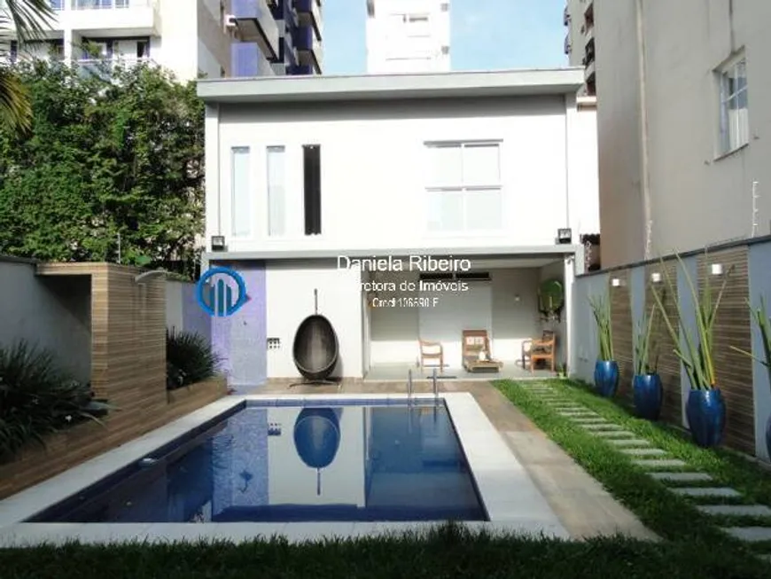 Foto 1 de Casa com 3 Quartos à venda, 346m² em Gonzaga, Santos
