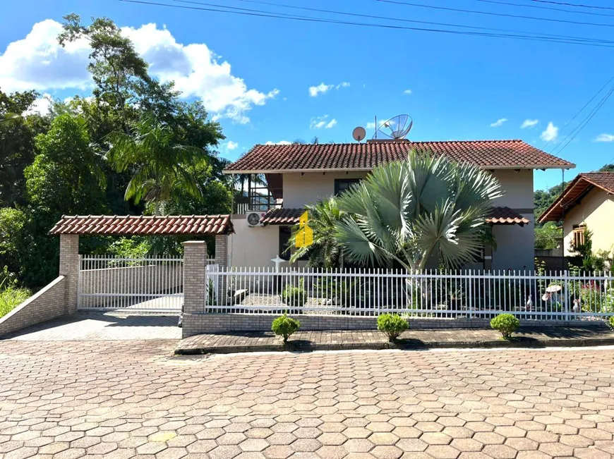 Foto 1 de Casa com 4 Quartos à venda, 250m² em Centro, Rodeio