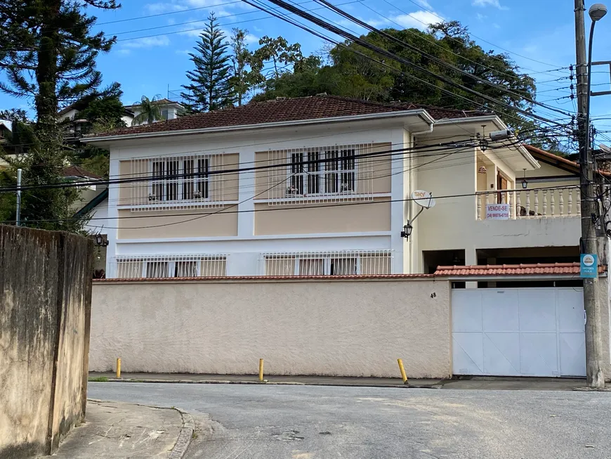 Foto 1 de Casa com 4 Quartos à venda, 180m² em Valparaiso, Petrópolis