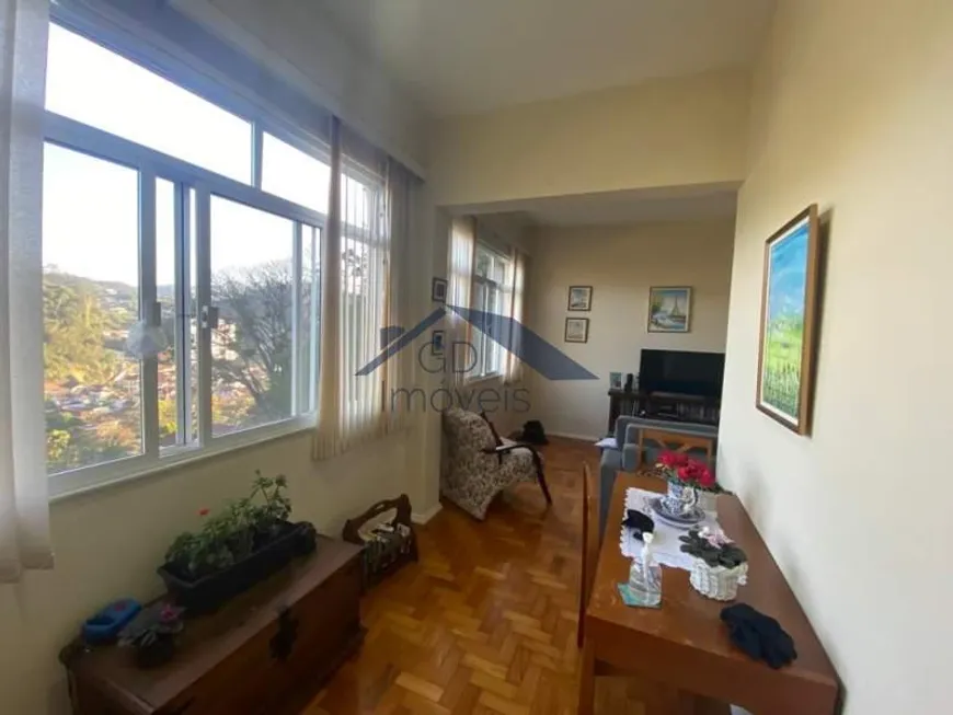 Foto 1 de Apartamento com 3 Quartos à venda, 90m² em Duchas, Petrópolis