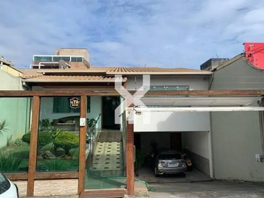 Foto 1 de Casa com 5 Quartos à venda, 400m² em Nova Floresta, Belo Horizonte