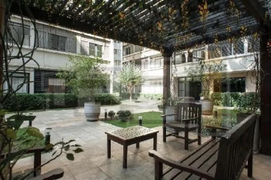 Foto 1 de Apartamento com 3 Quartos para venda ou aluguel, 155m² em Jardim América, São Paulo