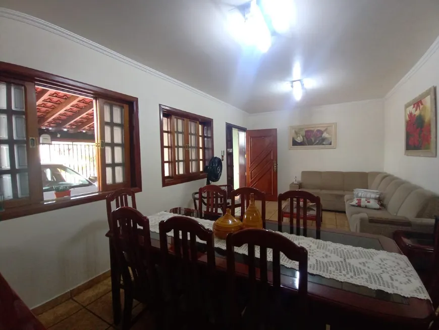 Foto 1 de Casa com 3 Quartos à venda, 220m² em Maria Áurea, Pindamonhangaba