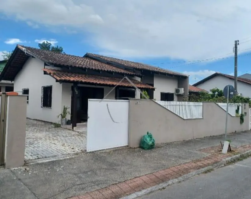 Foto 1 de Casa com 4 Quartos à venda, 177m² em Santo Antonio, Jaraguá do Sul