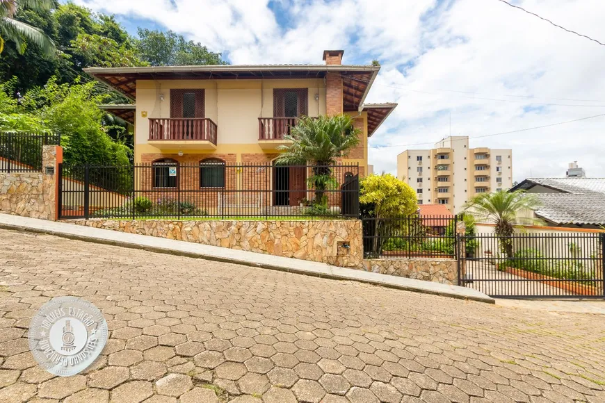 Foto 1 de Casa com 5 Quartos à venda, 357m² em Vila Nova, Blumenau