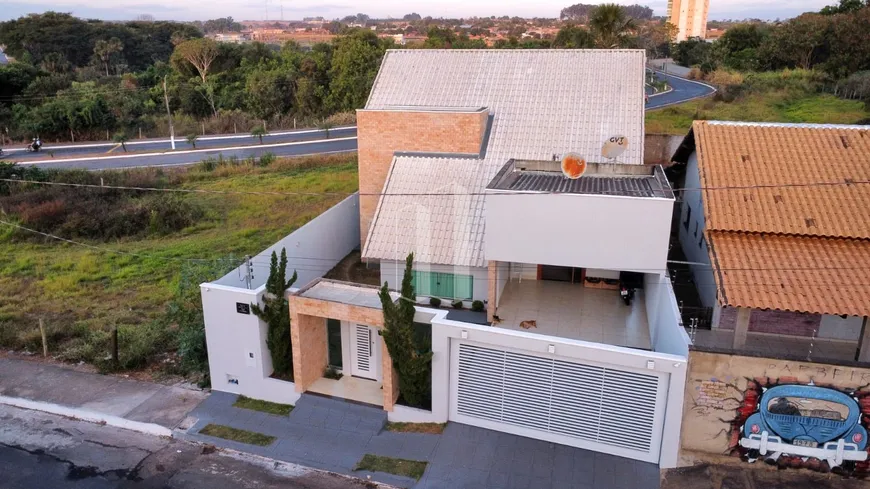 Foto 1 de Casa com 4 Quartos à venda, 320m² em , Morrinhos