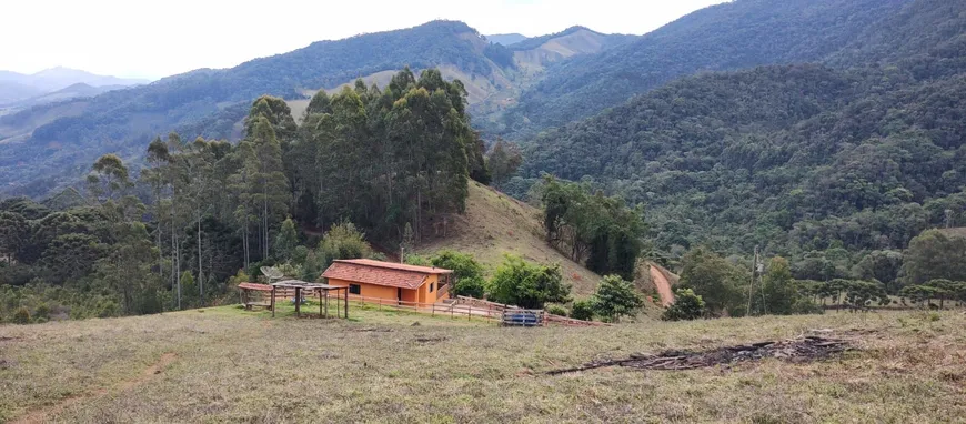 Foto 1 de Fazenda/Sítio com 3 Quartos à venda, 75000m² em Zona Rural, Delfim Moreira