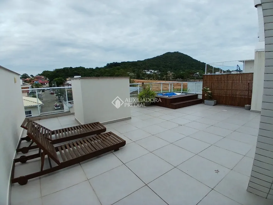 Foto 1 de Cobertura com 2 Quartos para alugar, 135m² em Campeche, Florianópolis