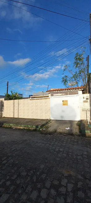 Foto 1 de Casa com 3 Quartos à venda, 212m² em Feitosa, Maceió