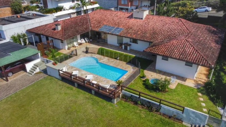 Foto 1 de Casa com 4 Quartos à venda, 388m² em Garcia, Blumenau