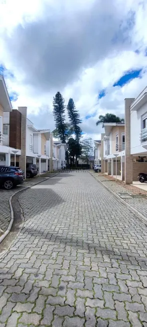 Foto 1 de Casa de Condomínio com 4 Quartos para alugar, 148m² em Vila Oliveira, Mogi das Cruzes