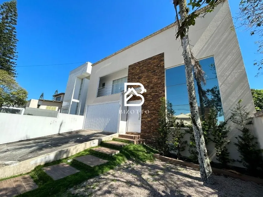Foto 1 de Casa com 3 Quartos à venda, 220m² em Ponta de Baixo, São José