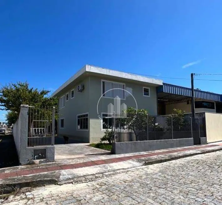 Foto 1 de Casa com 3 Quartos à venda, 244m² em Fazenda Santo Antonio, São José