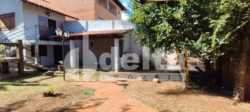 Foto 1 de Casa com 4 Quartos à venda, 220m² em Tabajaras, Uberlândia