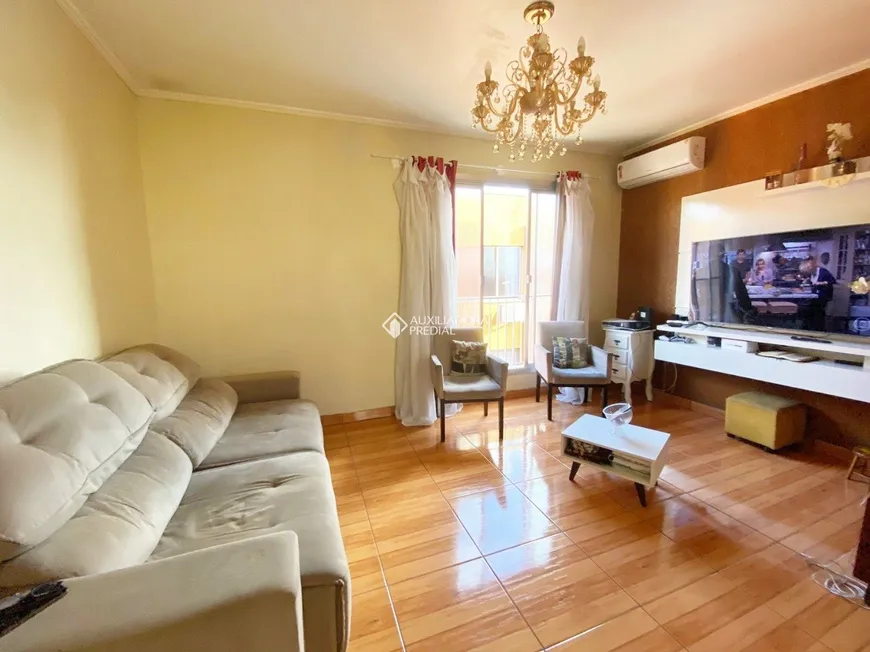 Foto 1 de Apartamento com 3 Quartos à venda, 85m² em Navegantes, Porto Alegre