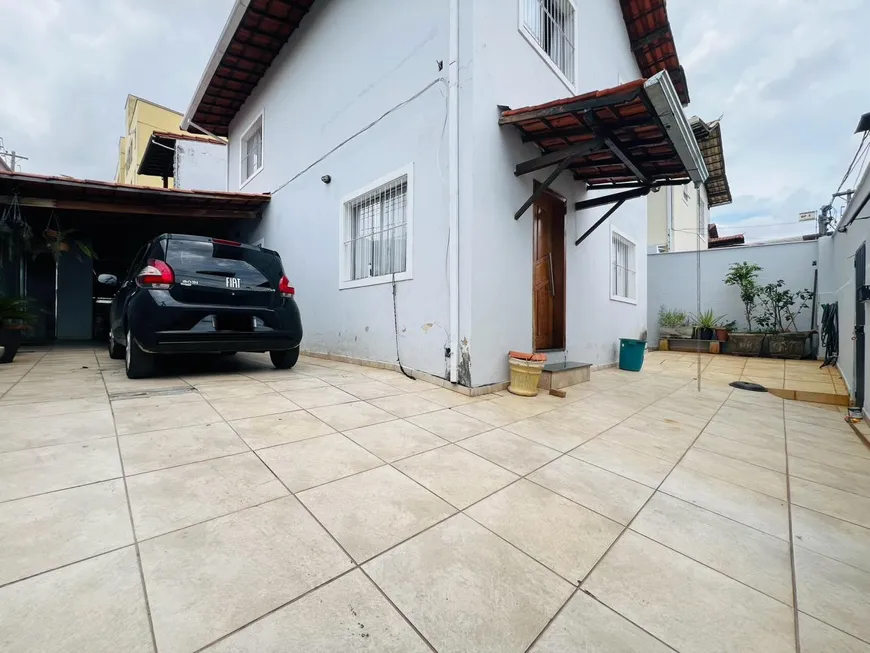 Foto 1 de Casa com 4 Quartos à venda, 200m² em Santa Amélia, Belo Horizonte