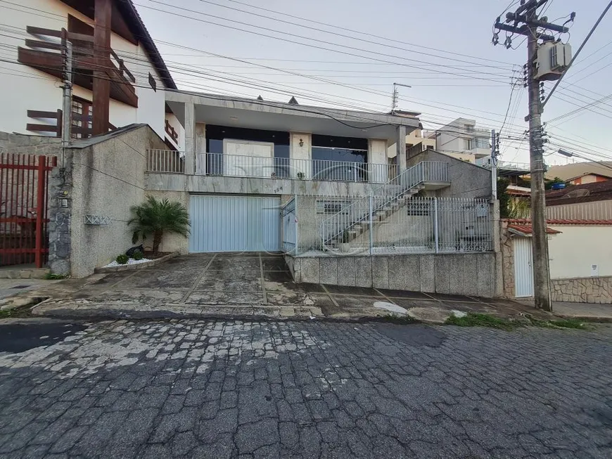 Foto 1 de Casa com 3 Quartos à venda, 326m² em Vila Bela, Poços de Caldas