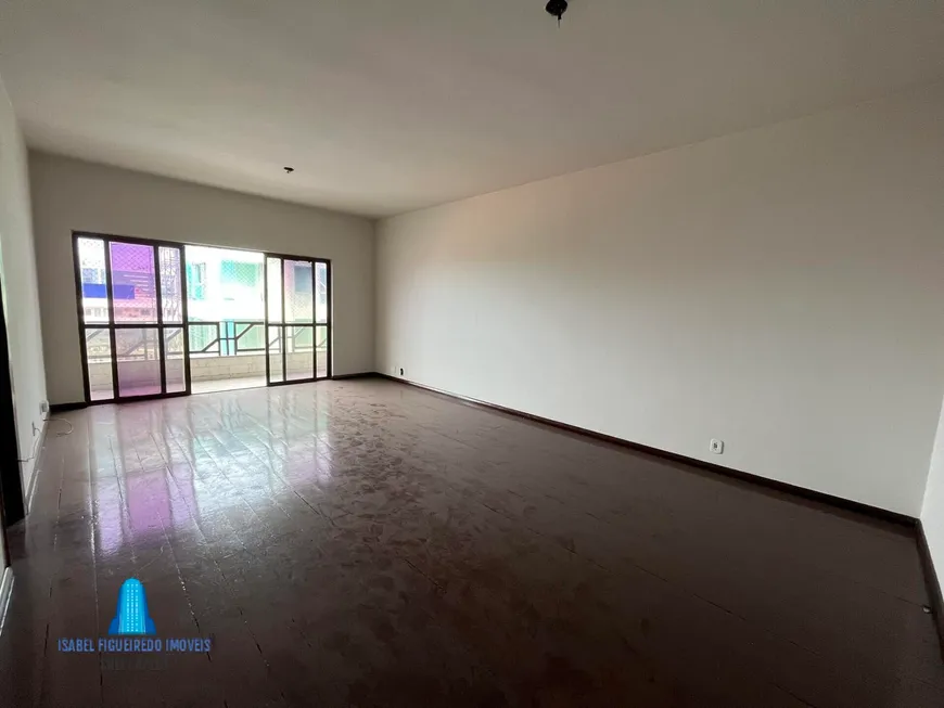 Foto 1 de Apartamento com 3 Quartos à venda, 140m² em Centro, Araruama