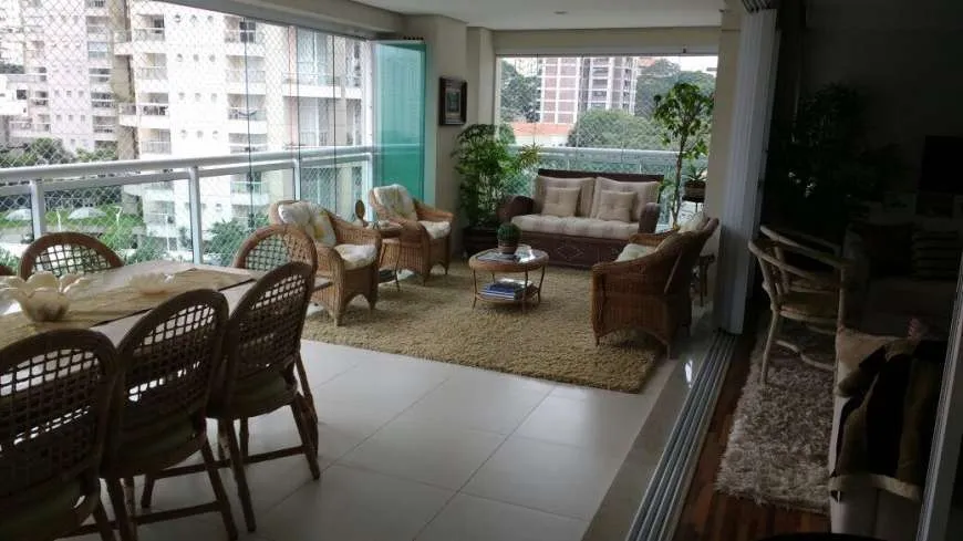 Foto 1 de Apartamento com 3 Quartos à venda, 157m² em Moema, São Paulo