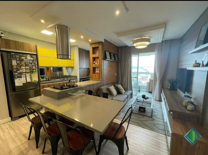 Foto 1 de Apartamento com 2 Quartos à venda, 76m² em Canto, Florianópolis