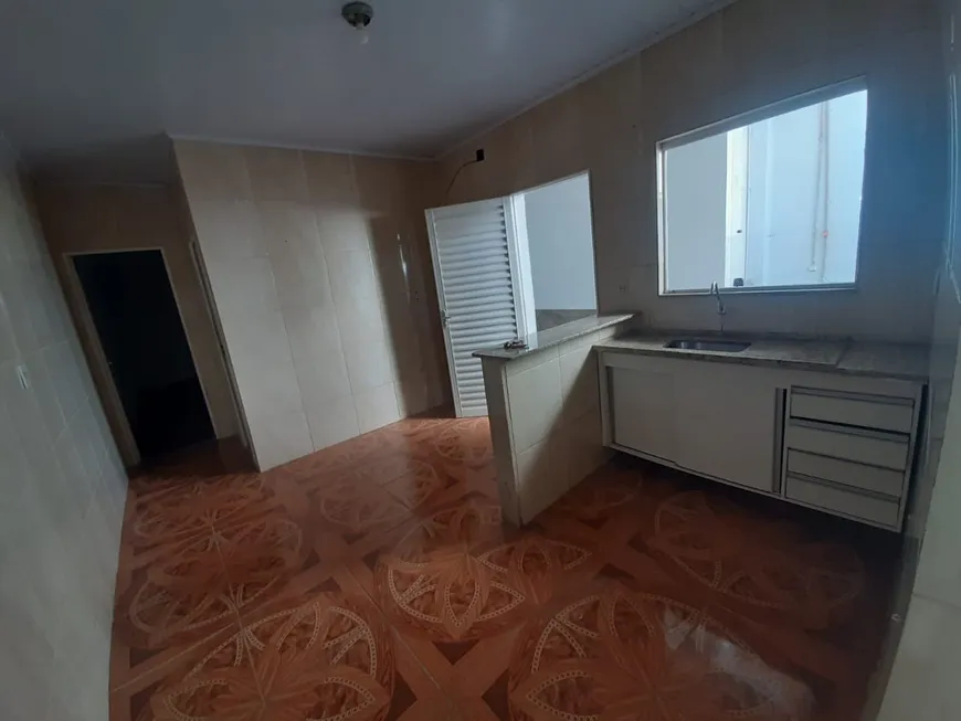 Foto 1 de Casa com 2 Quartos para alugar, 80m² em Rio Branco, Belo Horizonte