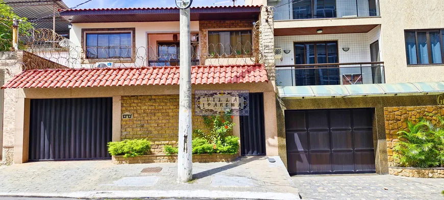 Foto 1 de Casa com 3 Quartos à venda, 130m² em Jardim Vinte e Cinco de Agosto, Duque de Caxias