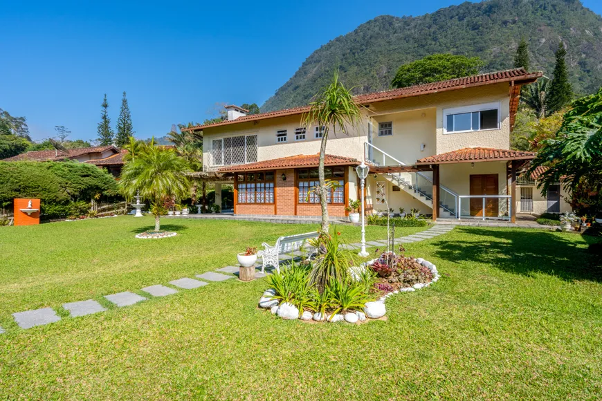 Foto 1 de Casa de Condomínio com 5 Quartos à venda, 363m² em Carlos Guinle, Teresópolis