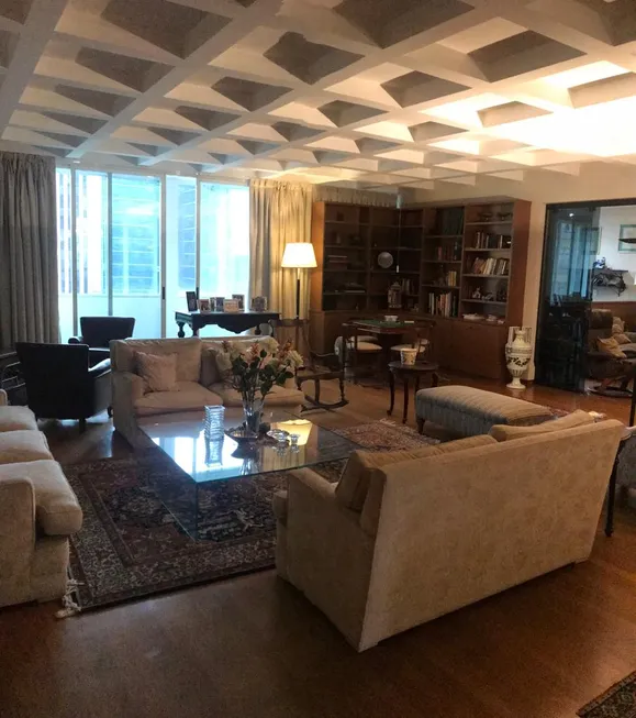 Foto 1 de Apartamento com 3 Quartos à venda, 250m² em Jardins, São Paulo