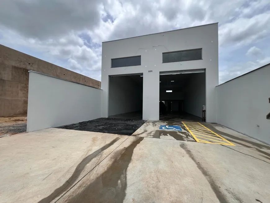 Foto 1 de Galpão/Depósito/Armazém para alugar, 250m² em Loteamento Monte Hebron, Uberlândia