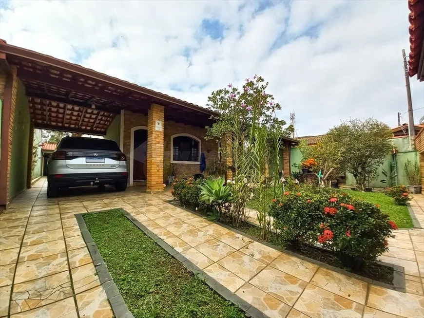 Foto 1 de Casa com 3 Quartos à venda, 163m² em Jardim Britânia, Caraguatatuba