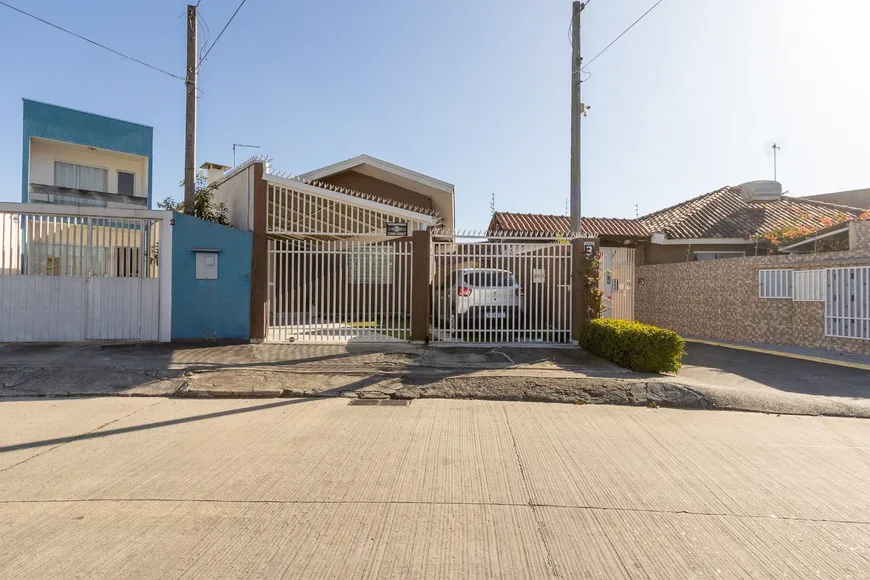 Foto 1 de Casa com 3 Quartos à venda, 52m² em Uberaba, Curitiba