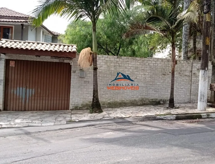 Foto 1 de Sobrado com 3 Quartos à venda, 220m² em Vila Jovina, Cotia