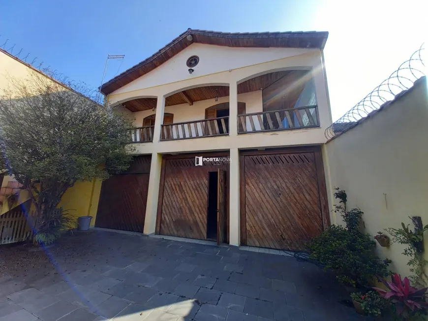 Foto 1 de Casa com 3 Quartos para alugar, 271m² em Jardim Embuema, Embu das Artes