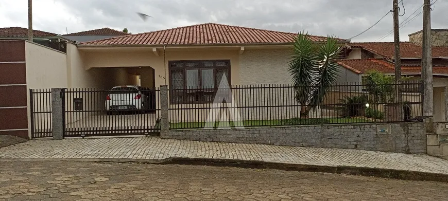 Foto 1 de Casa com 5 Quartos à venda, 190m² em Guanabara, Joinville